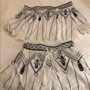 2 Piece Black and White Set